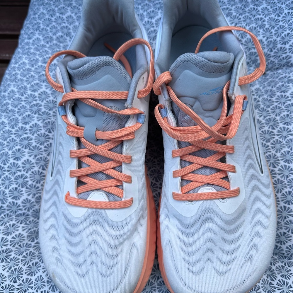 Altra Torin 7, Gray/Orange Running Shoes size 9.5 women’s